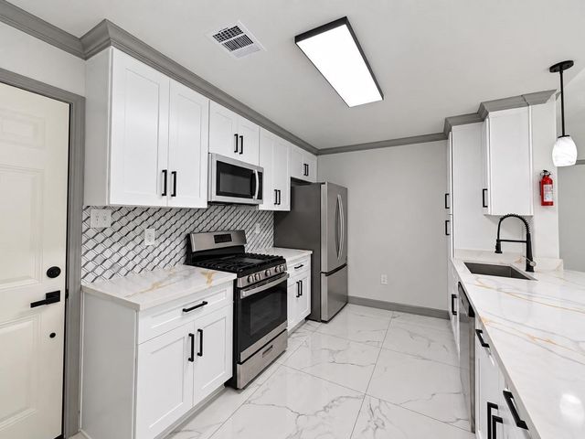 405 Post Oak Drive, Baytown, TX 77520
