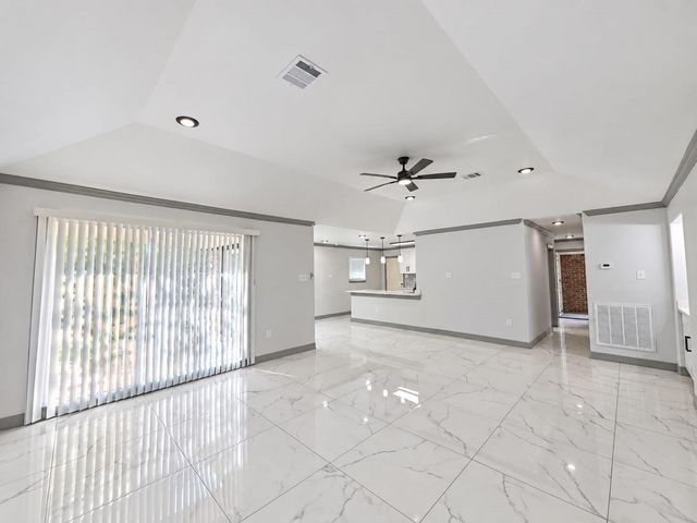 405 Post Oak Drive, Baytown, TX 77520