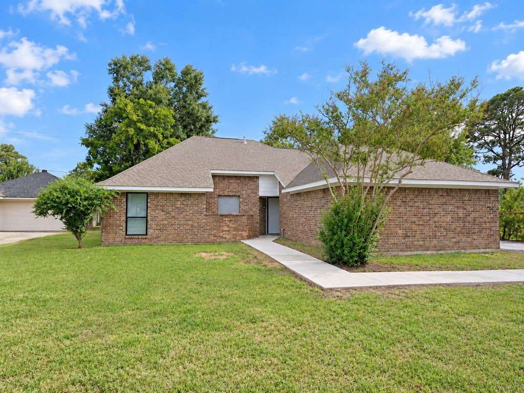 405 Post Oak Drive, Baytown, TX 77520