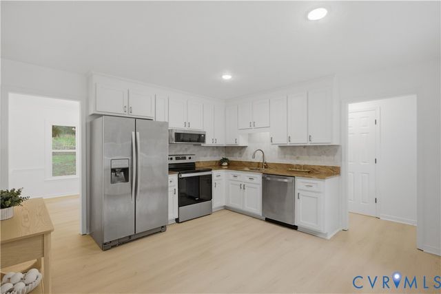 2150 Eastwood Pine Ct, Moseley, VA 23120