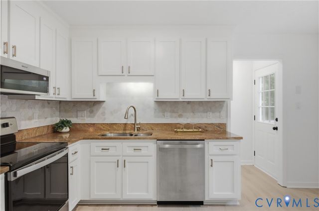 2150 Eastwood Pine Ct, Moseley, VA 23120