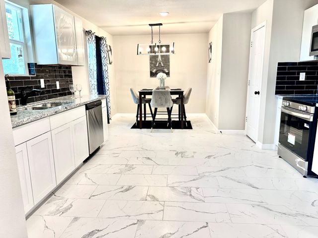 15123 Kaler Road, Houston, TX 77060
