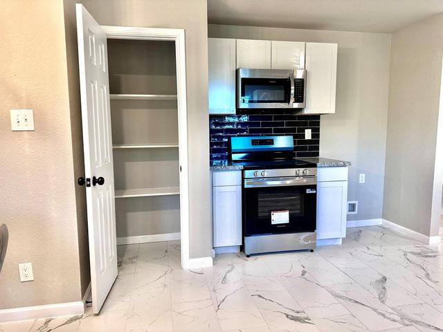 15123 Kaler Road, Houston, TX 77060