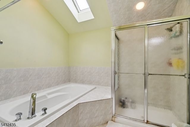 118 Coppertree Ct, Edison Twp., NJ 08820