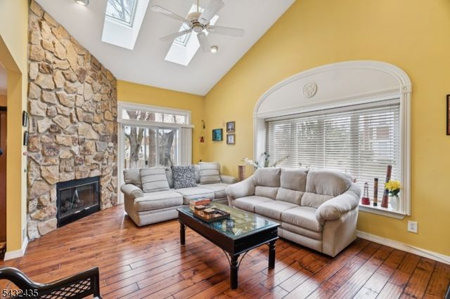 118 Coppertree Ct, Edison Twp., NJ 08820
