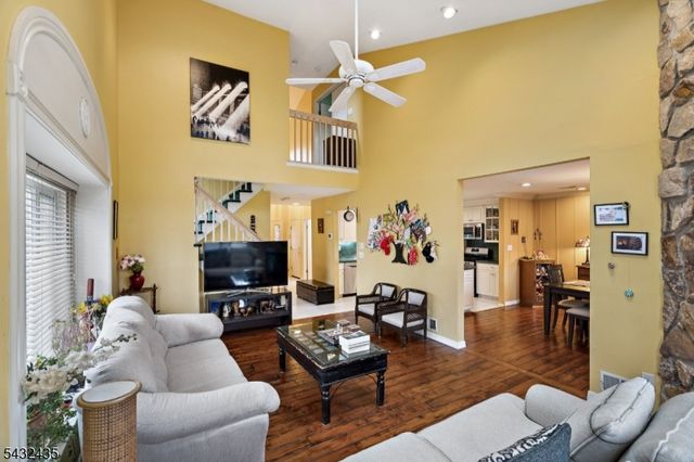118 Coppertree Ct, Edison Twp., NJ 08820
