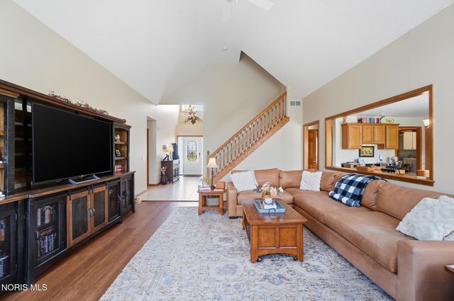 1077 Springcrest Drive, Waterville, OH 43566