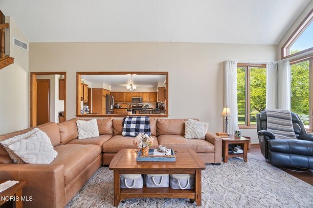 1077 Springcrest Drive, Waterville, OH 43566