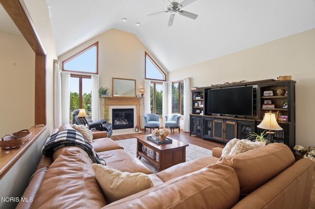 1077 Springcrest Drive, Waterville, OH 43566