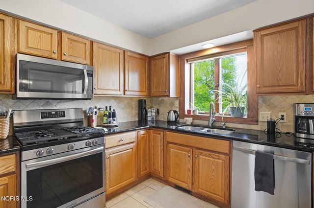 1077 Springcrest Drive, Waterville, OH 43566