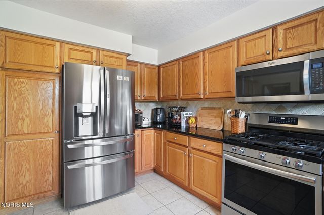 1077 Springcrest Drive, Waterville, OH 43566