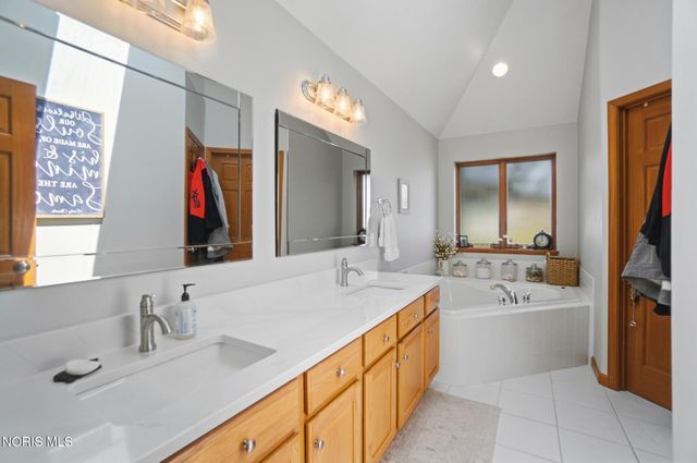 1077 Springcrest Drive, Waterville, OH 43566