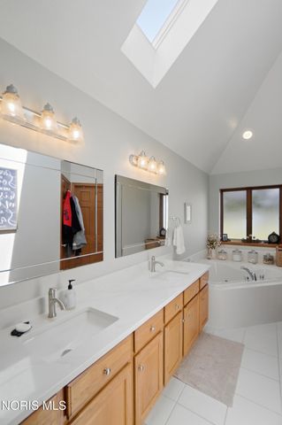 1077 Springcrest Drive, Waterville, OH 43566