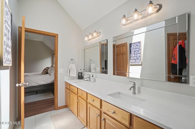 1077 Springcrest Drive, Waterville, OH 43566