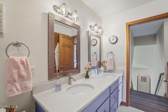 1077 Springcrest Drive, Waterville, OH 43566