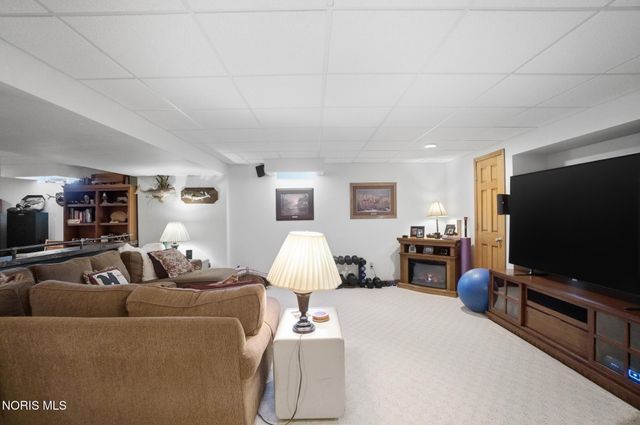 1077 Springcrest Drive, Waterville, OH 43566