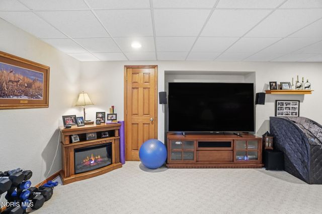 1077 Springcrest Drive, Waterville, OH 43566