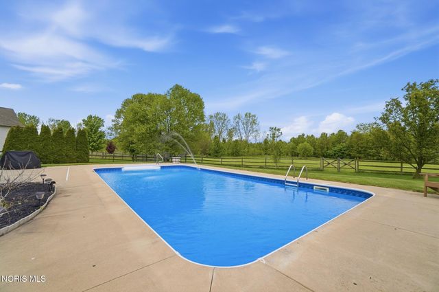 1077 Springcrest Drive, Waterville, OH 43566