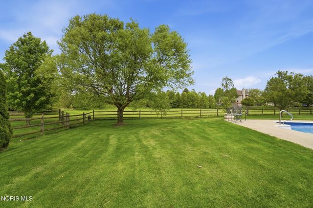 1077 Springcrest Drive, Waterville, OH 43566
