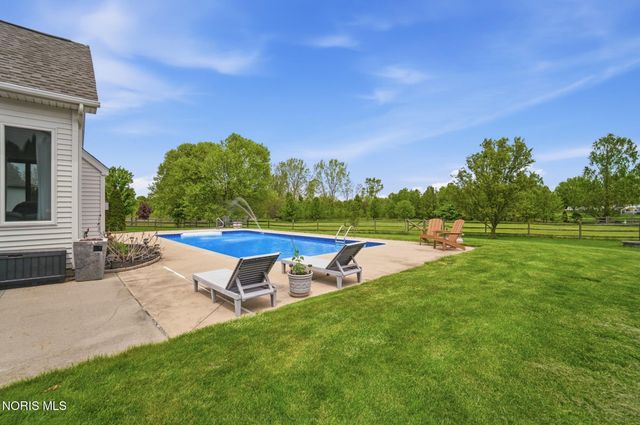 1077 Springcrest Drive, Waterville, OH 43566