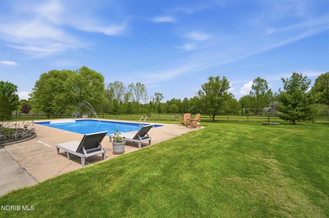 1077 Springcrest Drive, Waterville, OH 43566