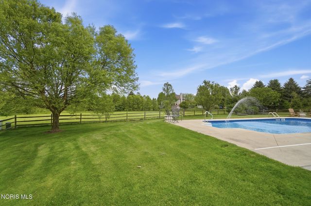 1077 Springcrest Drive, Waterville, OH 43566