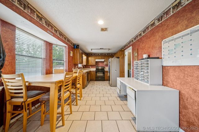 8102 N 121st East Avenue, Owasso, OK 74055