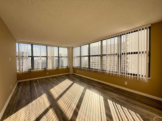 2500 Parkview Drive 1414, Hallandale Beach, FL 33009