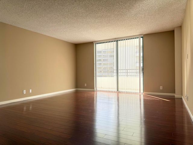 2500 Parkview Drive 1414, Hallandale Beach, FL 33009