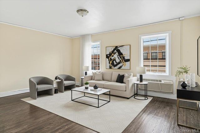 409 Plandome Road H, Manhasset, NY 11030