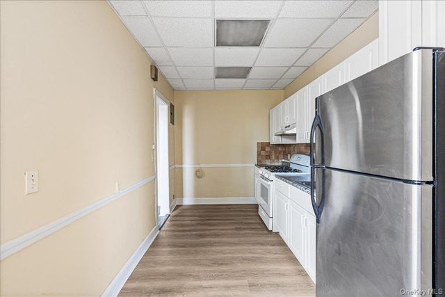 409 Plandome Road H, Manhasset, NY 11030