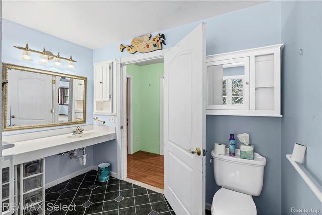 9710 Rattalee Lake Road, Springfield Charter Township, MI 48348