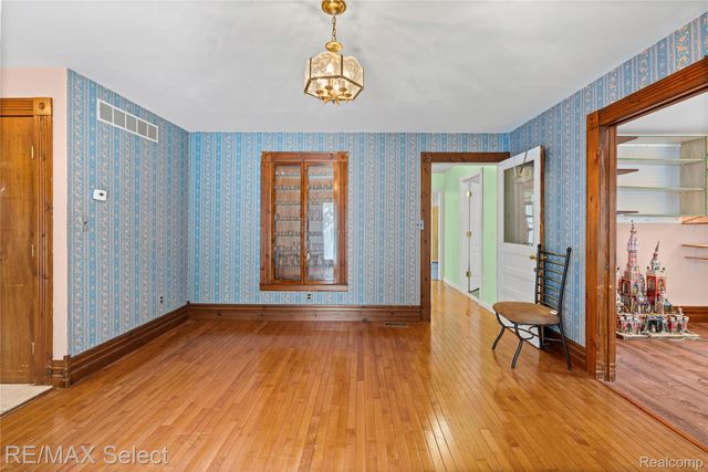 9710 Rattalee Lake Road, Springfield Charter Township, MI 48348