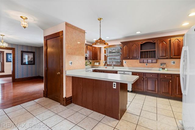 9710 Rattalee Lake Road, Springfield Charter Township, MI 48348