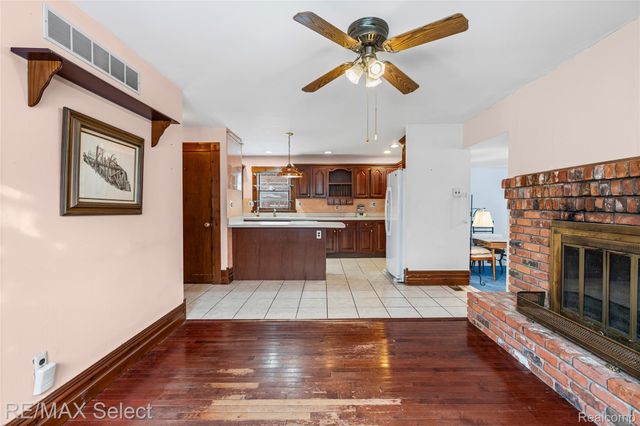 9710 Rattalee Lake Road, Springfield Charter Township, MI 48348