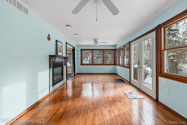 9710 Rattalee Lake Road, Springfield Charter Township, MI 48348