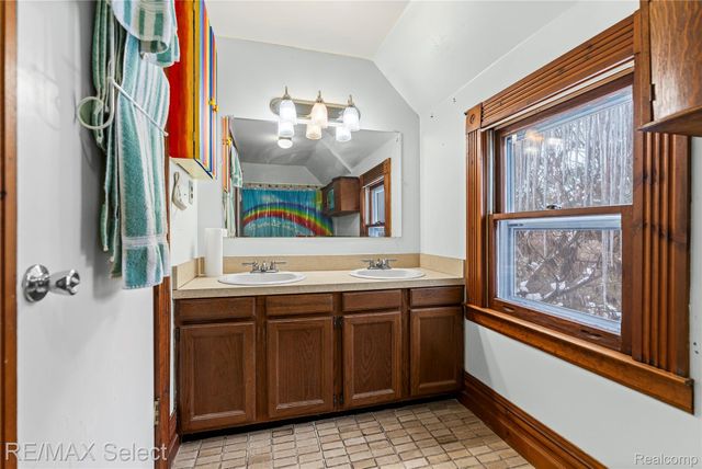 9710 Rattalee Lake Road, Springfield Charter Township, MI 48348