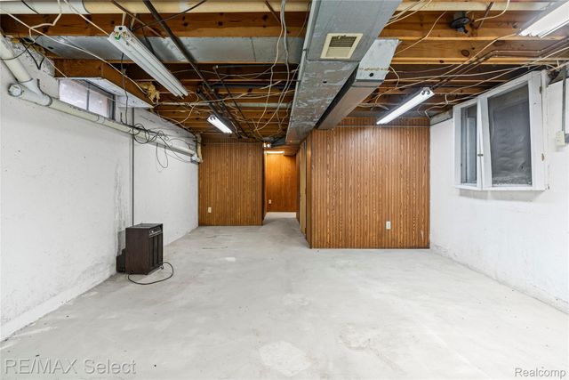 9710 Rattalee Lake Road, Springfield Charter Township, MI 48348