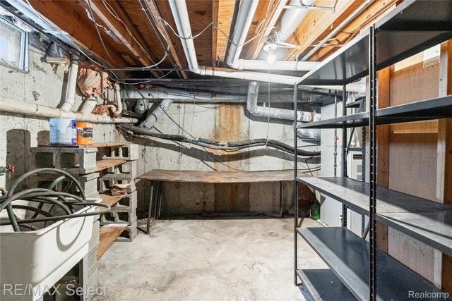 9710 Rattalee Lake Road, Springfield Charter Township, MI 48348