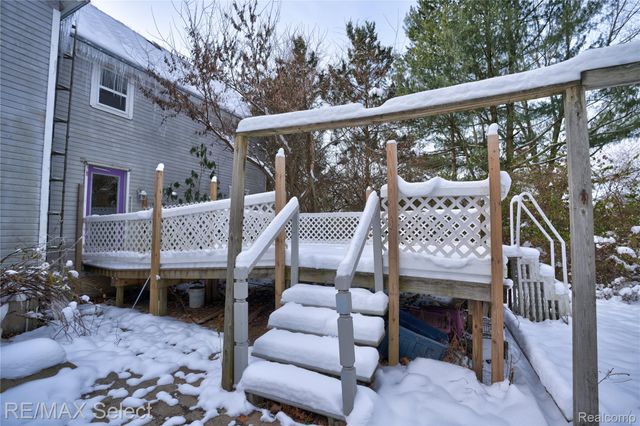 9710 Rattalee Lake Road, Springfield Charter Township, MI 48348