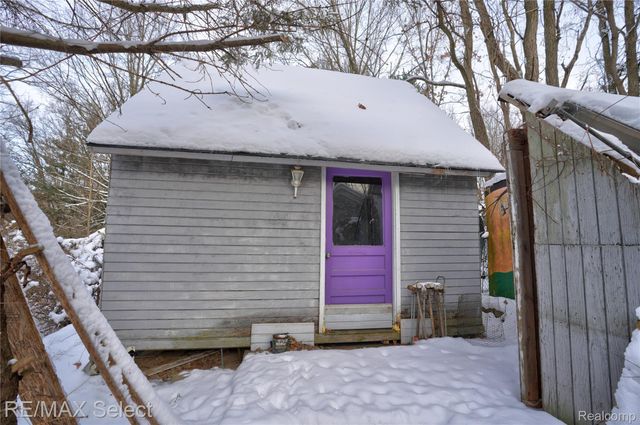 9710 Rattalee Lake Road, Springfield Charter Township, MI 48348