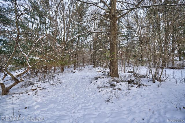 9710 Rattalee Lake Road, Springfield Charter Township, MI 48348