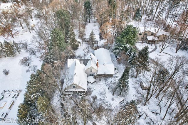 9710 Rattalee Lake Road, Springfield Charter Township, MI 48348