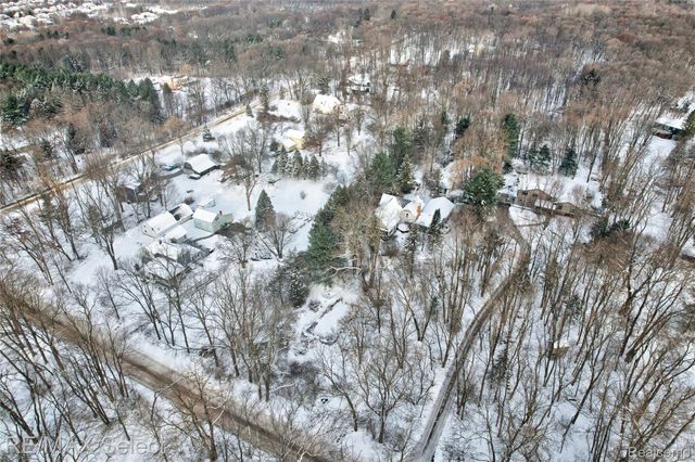 9710 Rattalee Lake Road, Springfield Charter Township, MI 48348