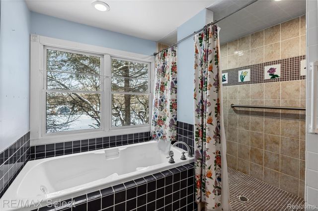 9710 Rattalee Lake Road, Springfield Charter Township, MI 48348