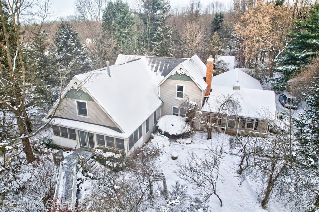 9710 Rattalee Lake Road, Springfield Charter Township, MI 48348