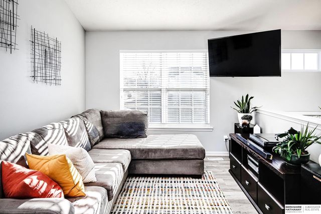 7520 N 110th Avenue, Omaha, NE 68142