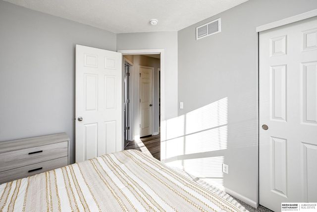 7520 N 110th Avenue, Omaha, NE 68142