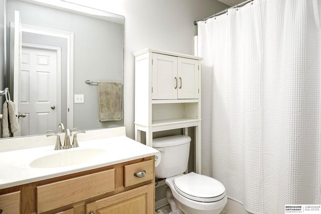 7520 N 110th Avenue, Omaha, NE 68142