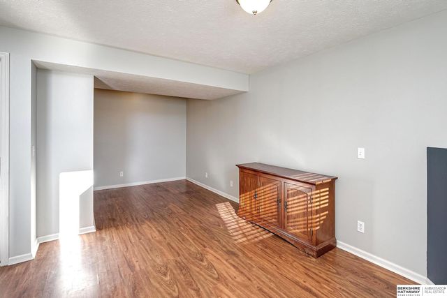 7520 N 110th Avenue, Omaha, NE 68142